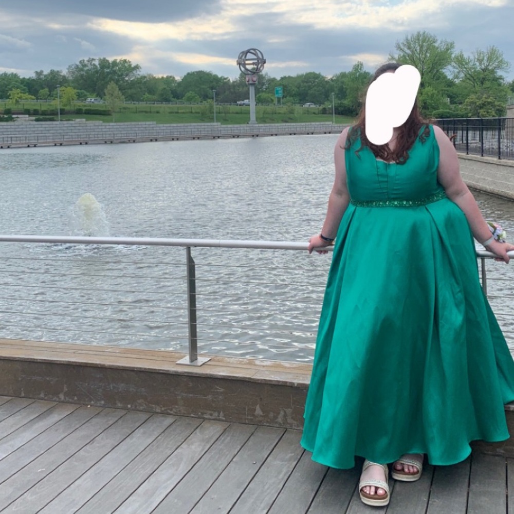 PLUS SIZE PROM DRESS
